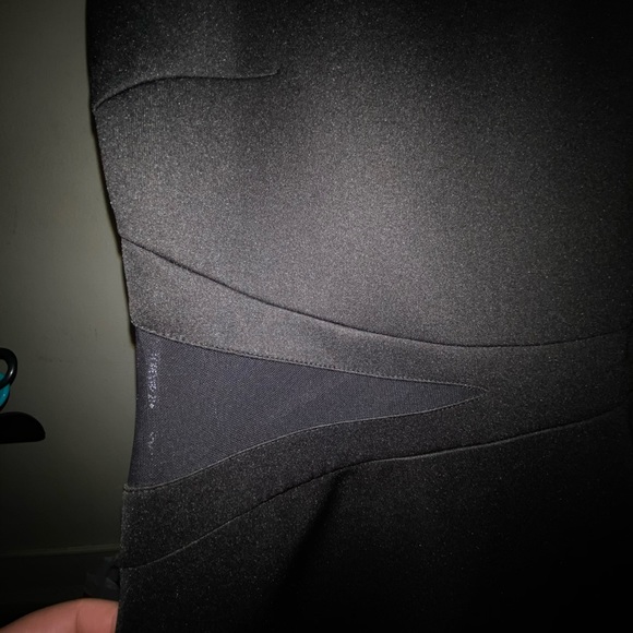 Cute sleeveless dress with mesh on the side - Picture 3 of 4